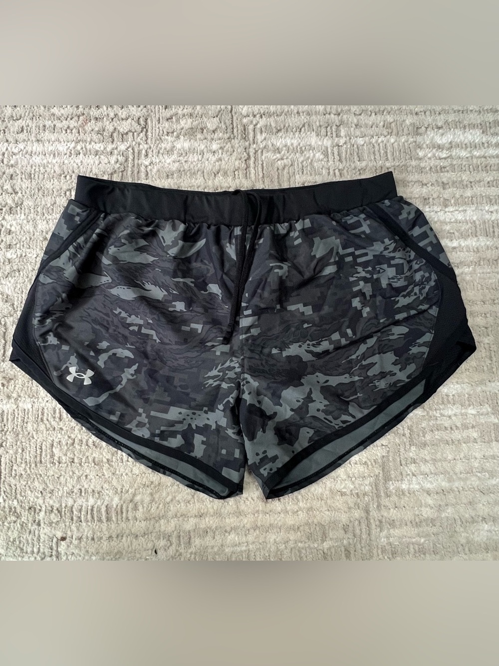 Under Armour Women’s Black Camo Running Shorts Sz Large